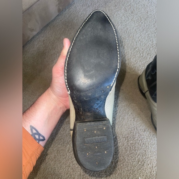 White Men’s Tony Lama Cowboy Boots
- Men’s size 10 1/2 D
- don’t wear anymore - Picture 3 of 3